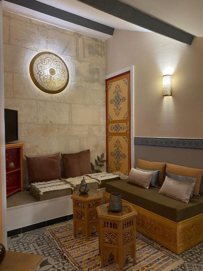 Ryad célianna Arlés Exterior foto
